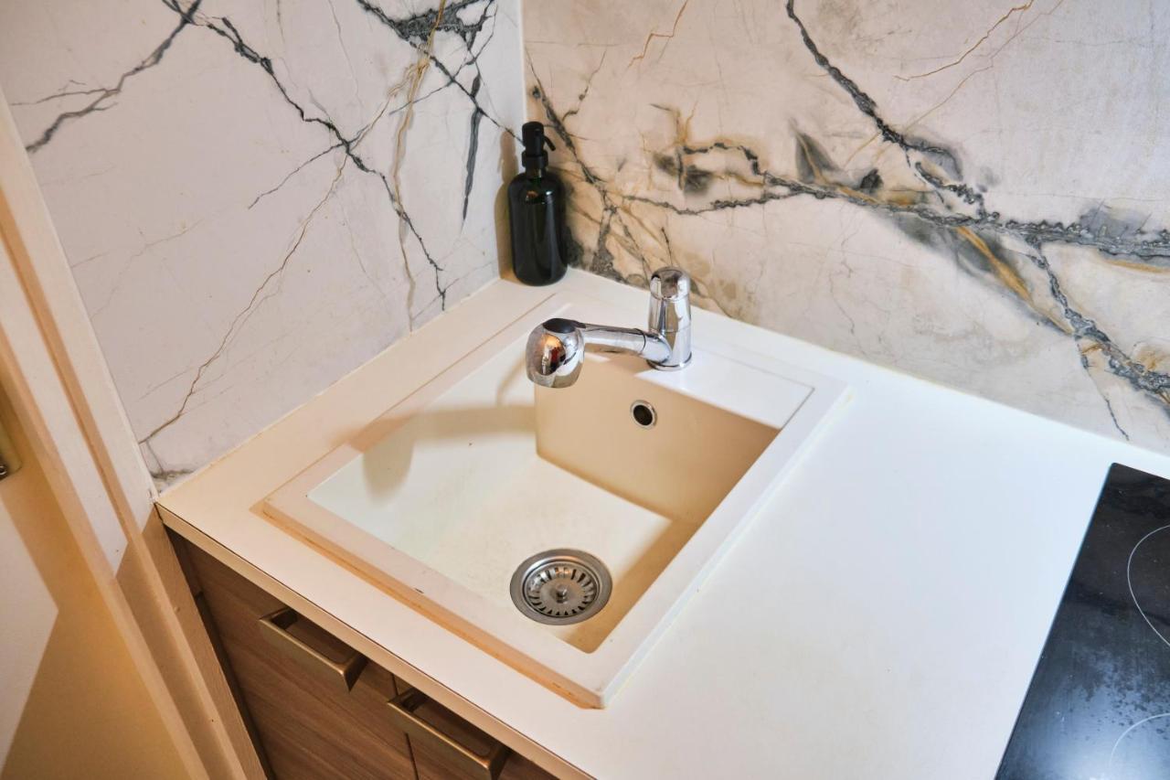 Suite Hanoi Villeurbanne Bagian luar foto